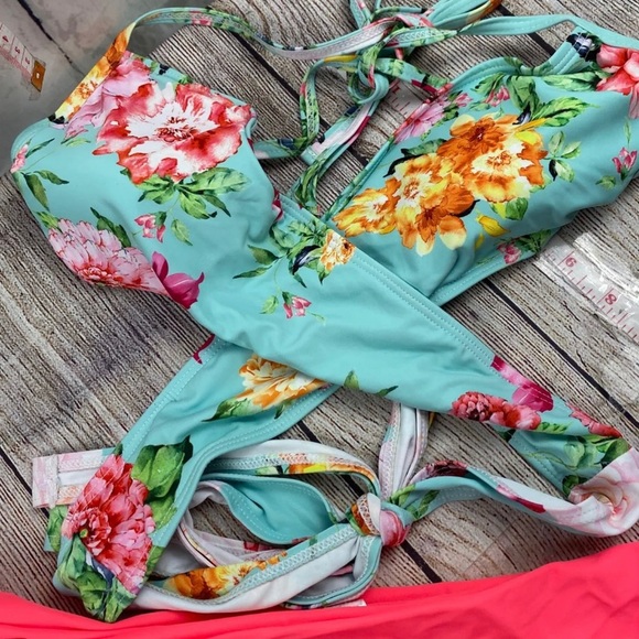 Tie Back Crisscross Bikini and Printed Swim Bottoms Set